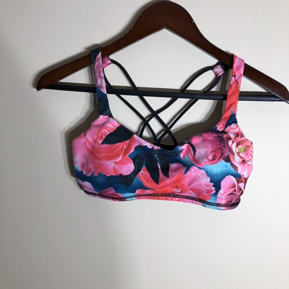 Lululemon Free to be bra